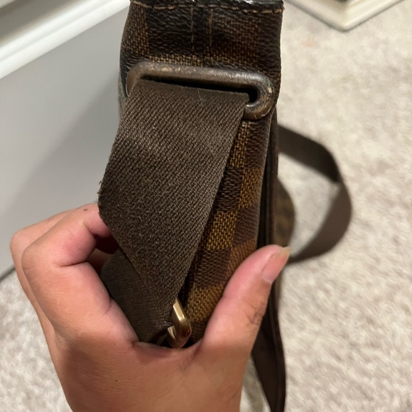 LOUIS VUITTON
Damier Ebene Brooklyn MM - Picture 11 of 12